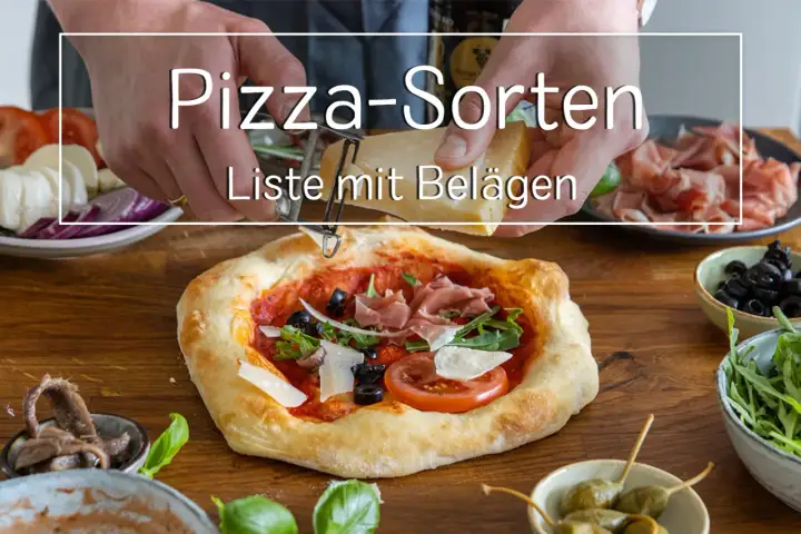 Pizza-Sorten: Eine Auswahl an Belägen wie Schinken, Oliven und Parmesan für Ihre Lieblingspizza.